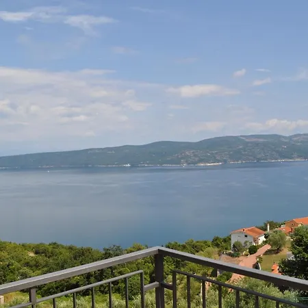 Poseidon Apartment *