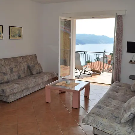 Poseidon Apartment *